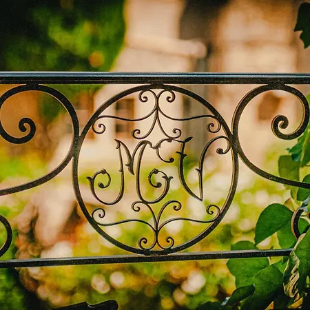 Guest house La Maison Du Village Saint-Remy-de-Provence